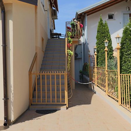 Amore House With Apartment Umago Esterno foto