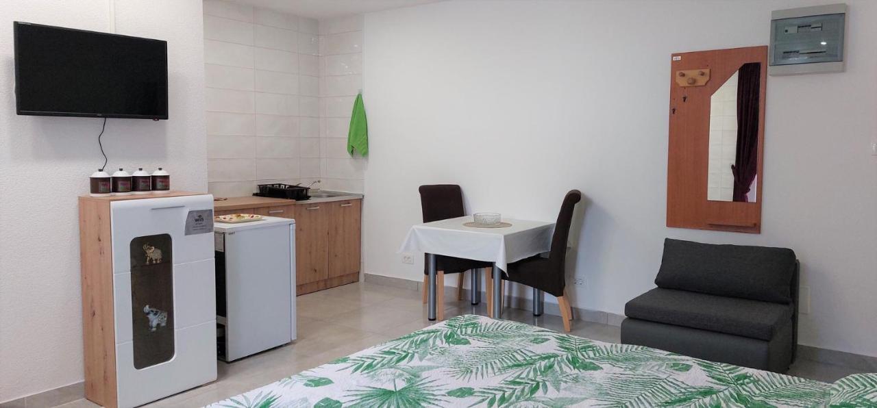Amore House With Apartment Umago Esterno foto