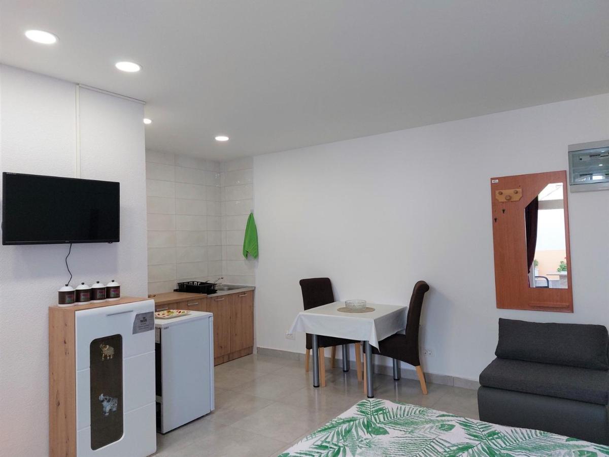 Amore House With Apartment Umago Esterno foto