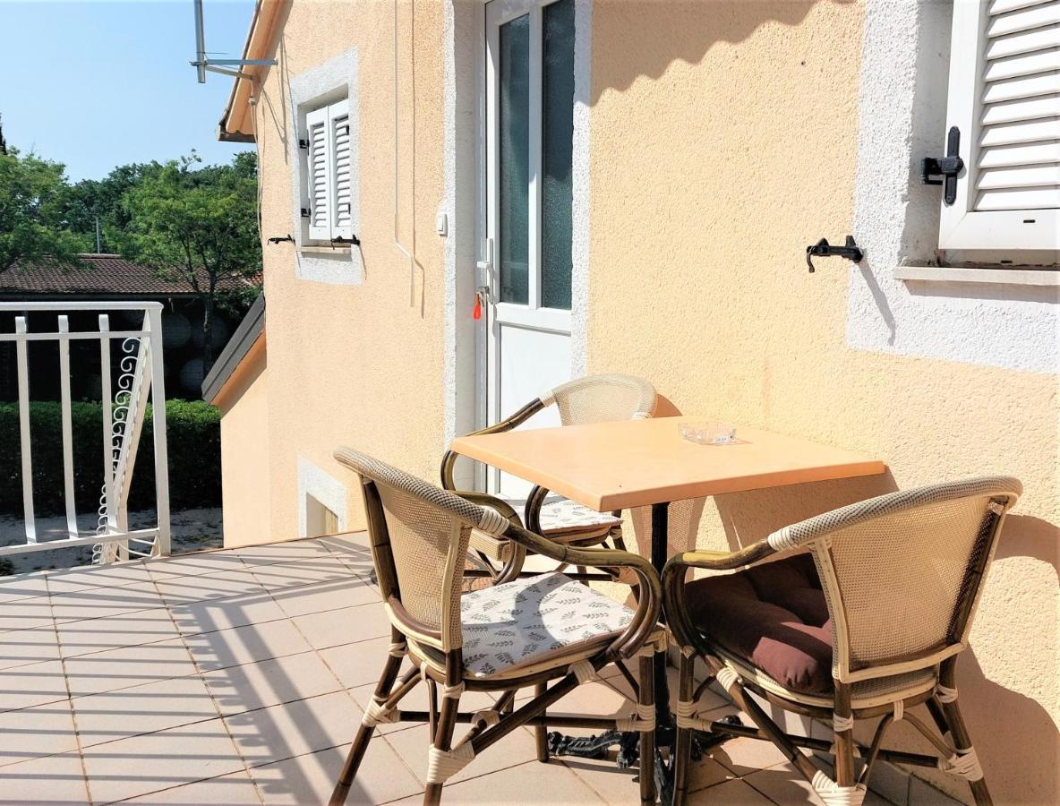 Amore House With Apartment Umago Esterno foto